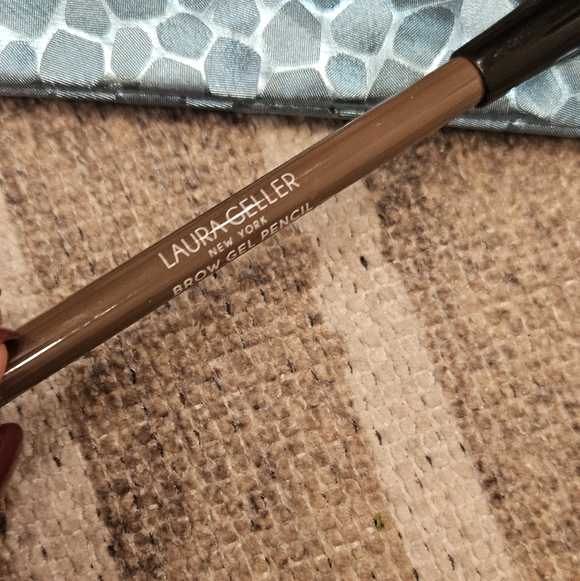 NEW Laura Geller Makeup Set with Eyeshadow, Brow Pencil, Matte Lip & Pouch - Picture 5 of 16